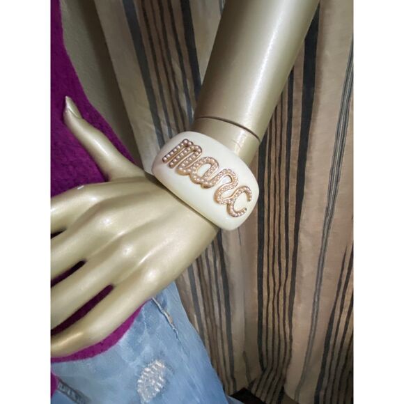NWT Marc by Marc Jacobs Cream Pearl Logo Resin Cuff Bracelet - Picture 1 of 6